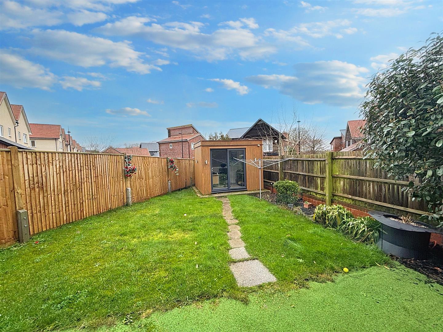 Property Details for Sunflower Lane Polegate BN26 6FD Town Property Estate Agents. Polegate
